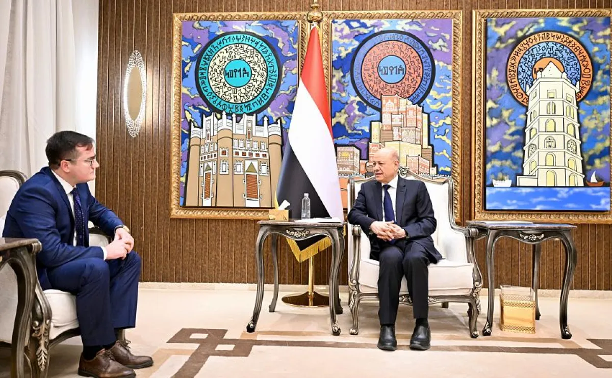 العليمي يؤكد تطلع اليمن إلى دور روسي أكبر في مرحلة التعافي وإعادة الإعمار