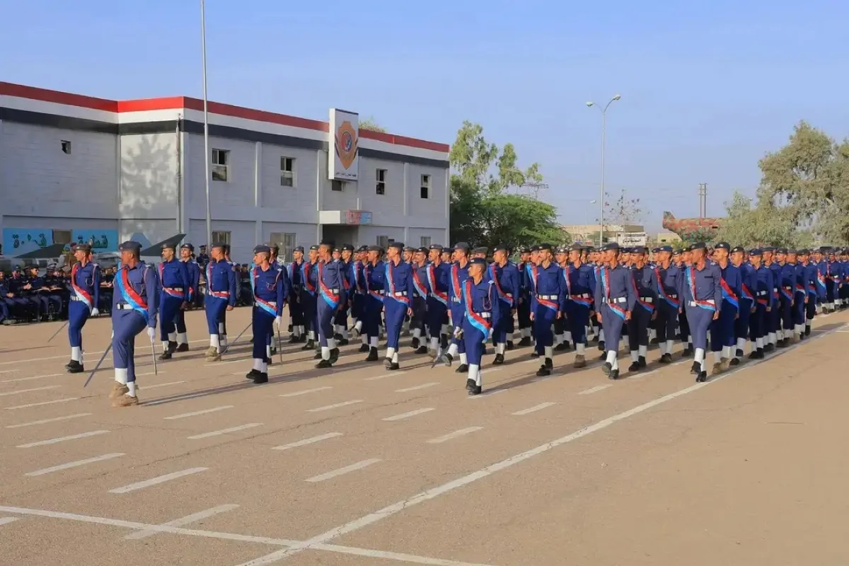 مأرب تحتفي بتخريج 1500 ضابط دفاع جوي والعرادة يؤكد أنها خطوة تعزز مسار استعادة مؤسسات الدولة