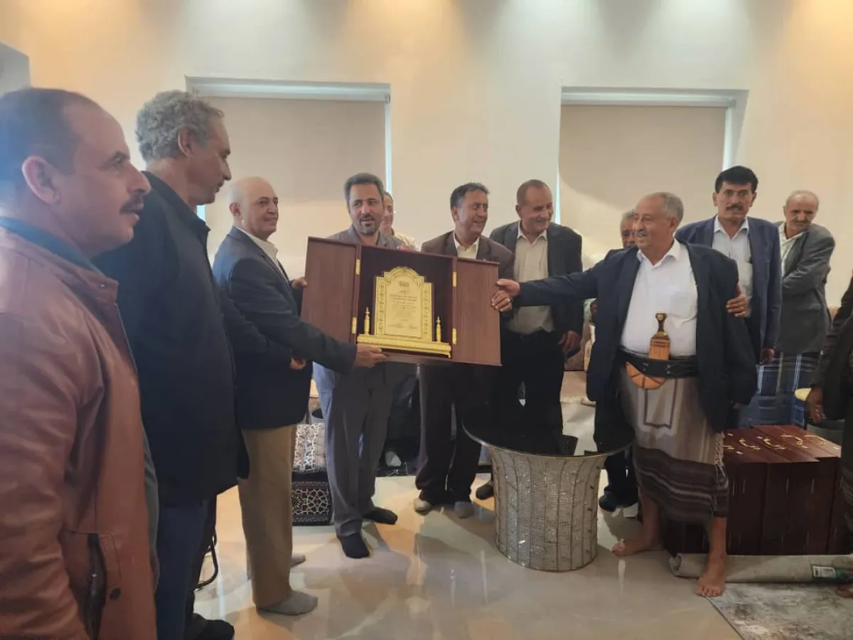 محافظ لحج وعضو مجلس النواب عن لبعوس في يافع واهالي المديرية يكرمون وزير المياه توفيق الشرجبي