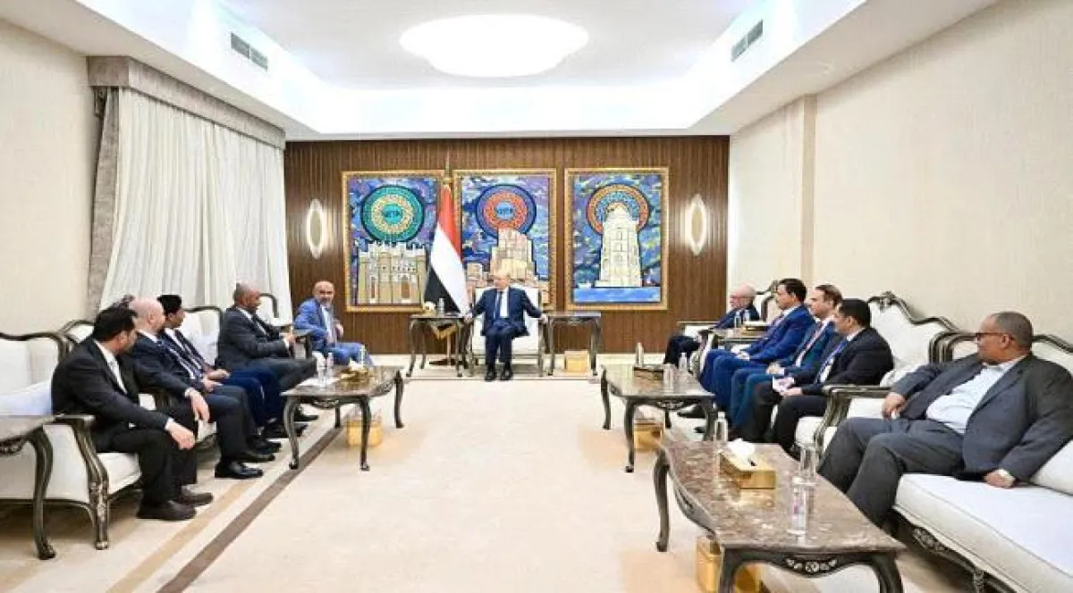 رئيس مجلس القيادة يجدد التزام الدولة بإغلاق كامل لملف المحتجزين
