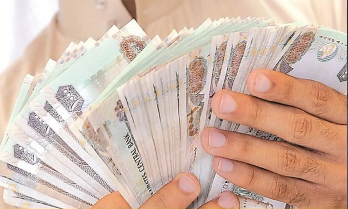 دولة خليجية تقر صرف أجور القطاع الخاص مطلع كل شهر بدءاً من يونيو وعقوبات تصاعدية للمخالفين
