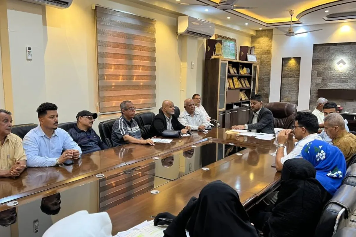 المكتب التنفيذي بمديرية الشيخ عثمان يدين الاعتداء على المعلمات ويناقش القضايا الخدمية والصحية