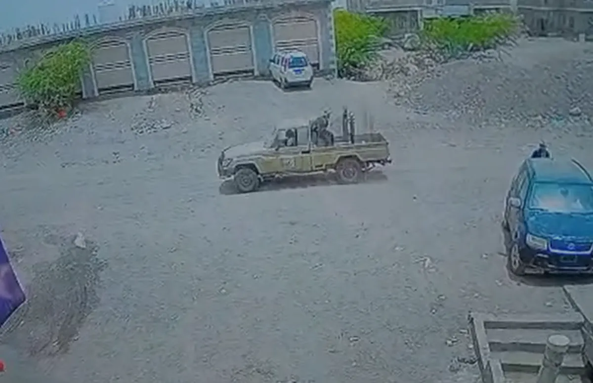 شاهد أول صورة للطقم الذي اختطف الطفل من وسط مدينة قعطبة بمحافظة الضالع