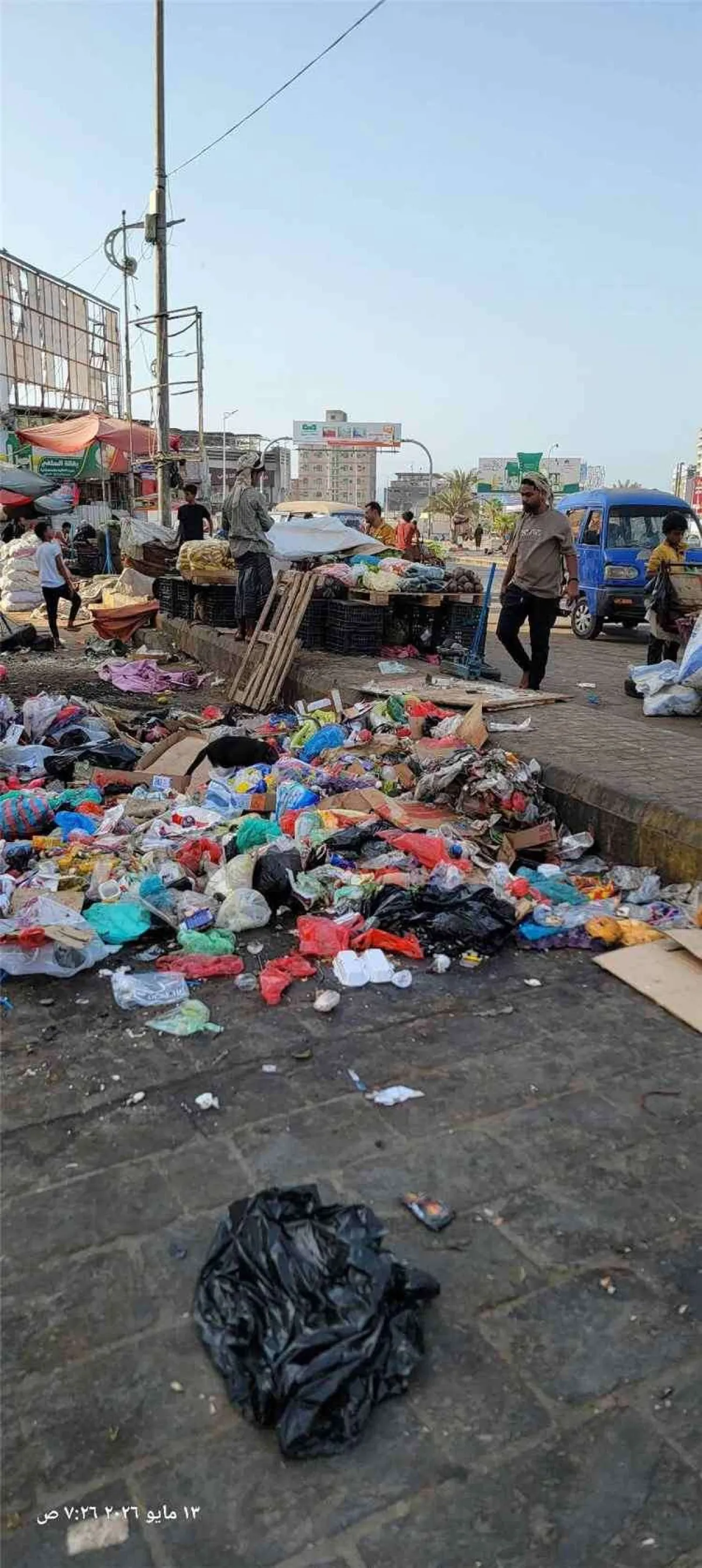 تفاصيل صادمة لقيام ولي امر طالبة بضرب معلماتها داخل مدرسة بعدن