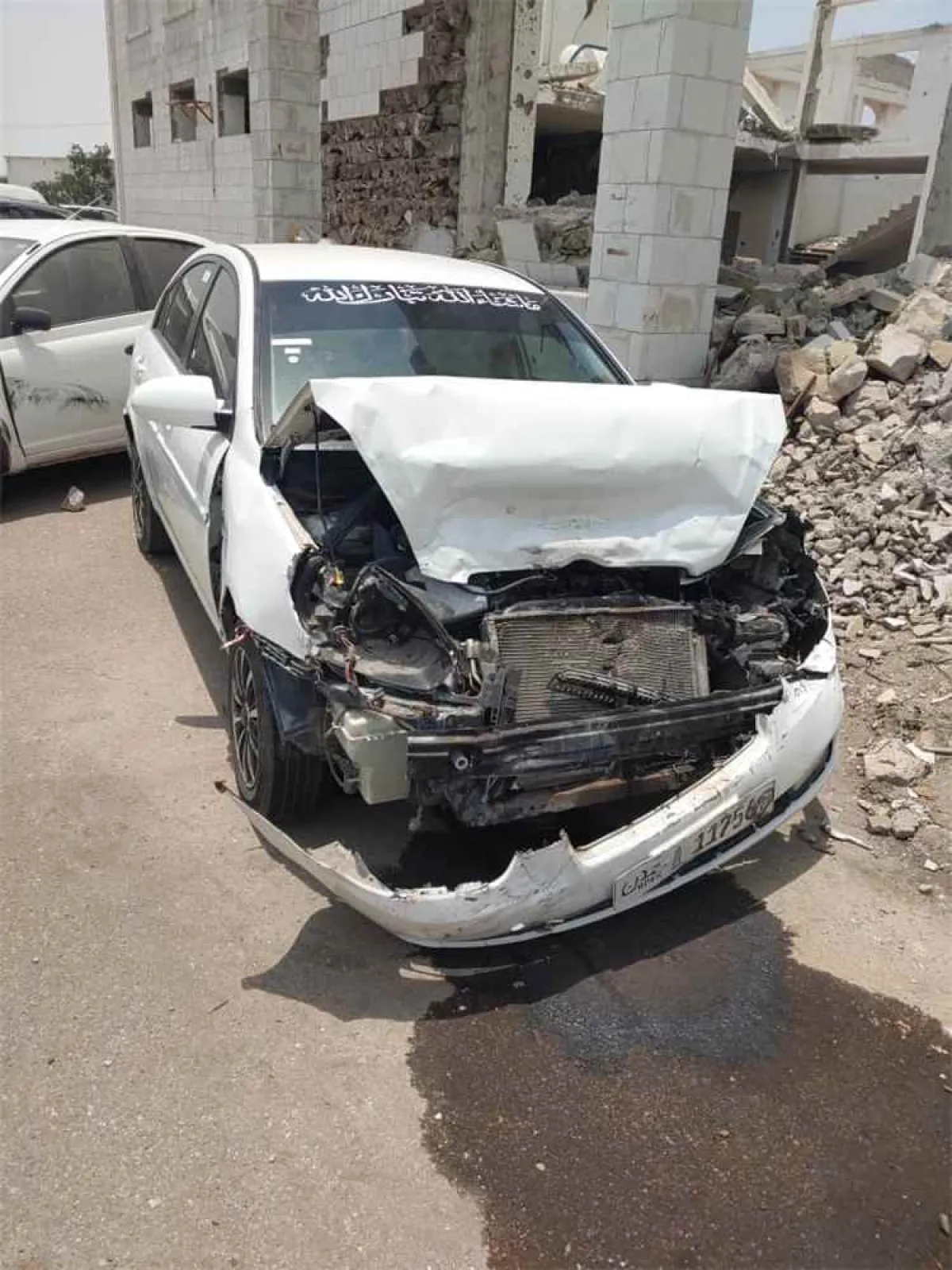 حادث مروري قرب مطار عدن يُصيب أسرة بعد مرور موكب عسكري