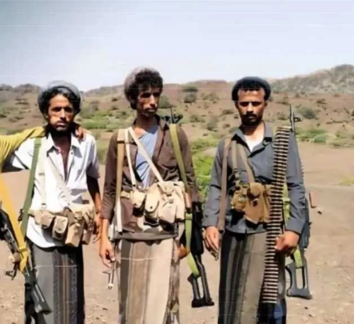 وساطة قبلية تنجح في تسليم مطلوب أمني إلى المنطقة العسكرية الرابعة في تعز