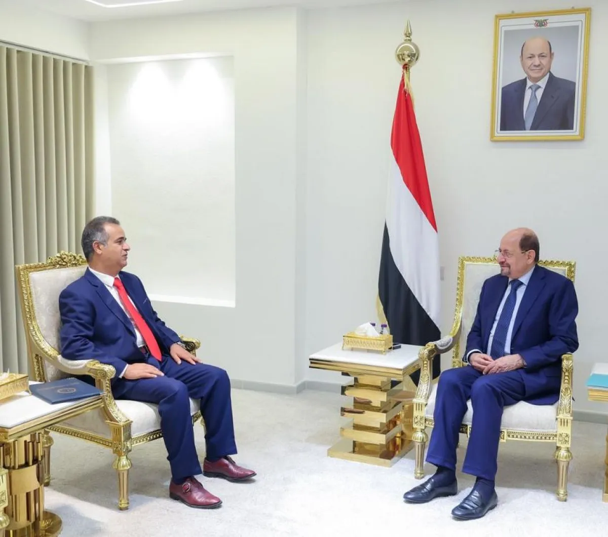 الزنداني يبحث في عدن تعزيز العلاقات مع السفير الليبي