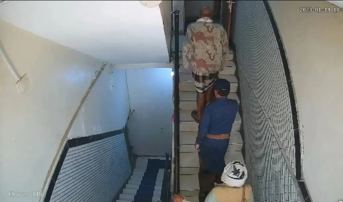 مليشيا الحوثي تقتحم مبنى سكنياً في إب وتروع النساء والأطفال تحت ذريعة “الزكاة”