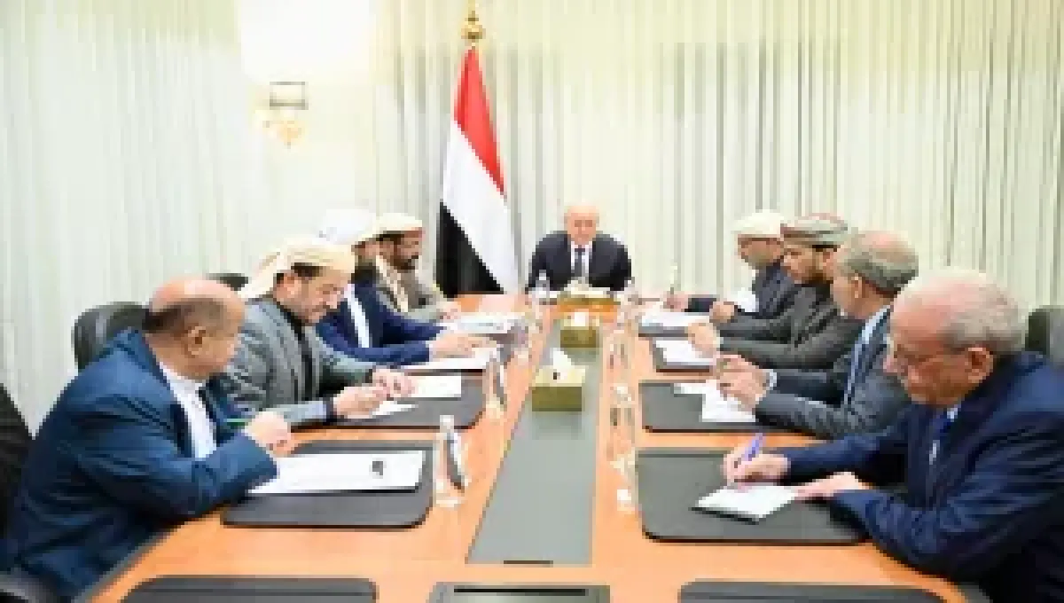 الرئاسي يدافع عن قرارات الحكومة بتحريك الدولار الجمركي ويؤكد أنها "خطوة متقدمة على طريق الإصلاحات الشاملة