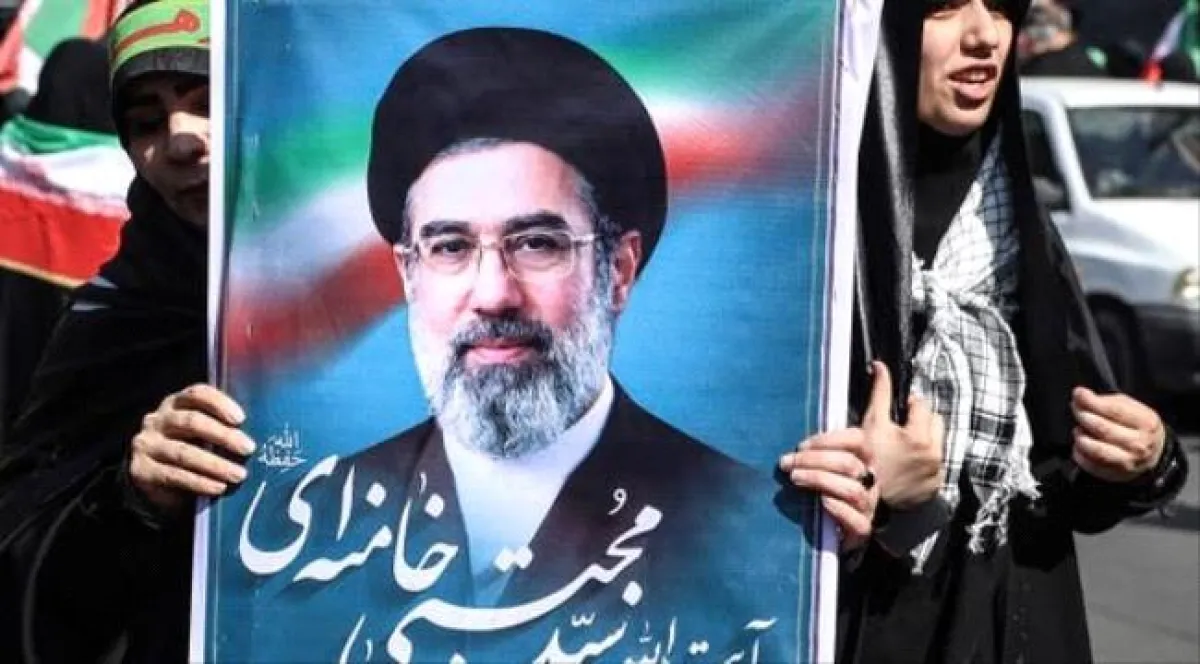 طهران تعلن لأول مرة تفاصيل إصابة خامنئي.. "وجهه لم يشوه"