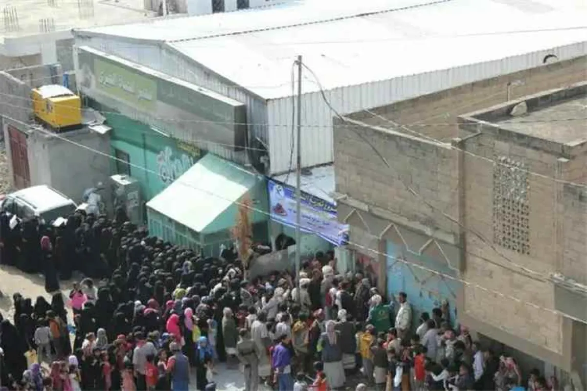 القيود الحو_ثية على التجار توقف تمويل مخبز خيري في إب