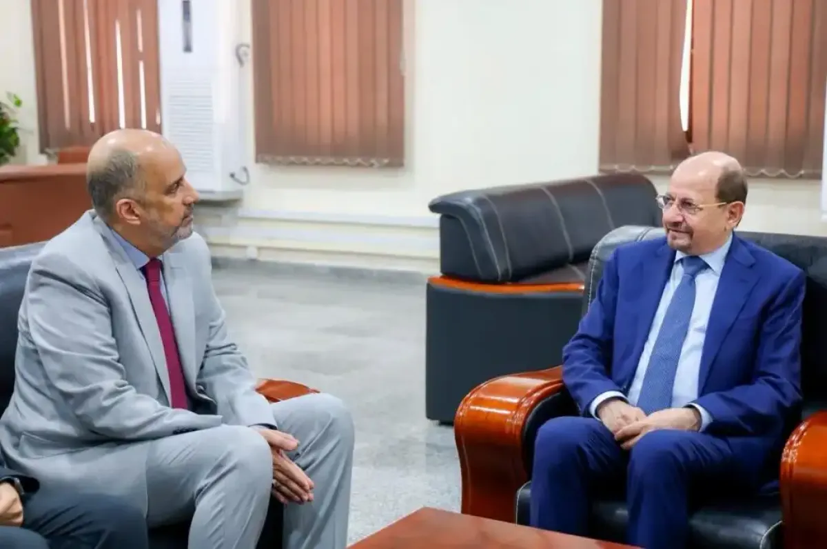 رئيس الوزراء وزير الخارجية يزور وزارة المالية لمتابعة تنفيذ القرارات المعيشية وضبط الإيرادات