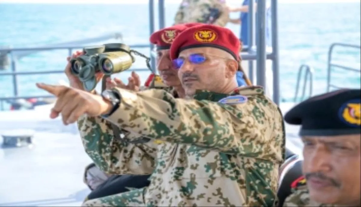 الفريق طارق صالح يعلن دخول زوارق بحرية جديدة للخدمة في البحر الأحمر