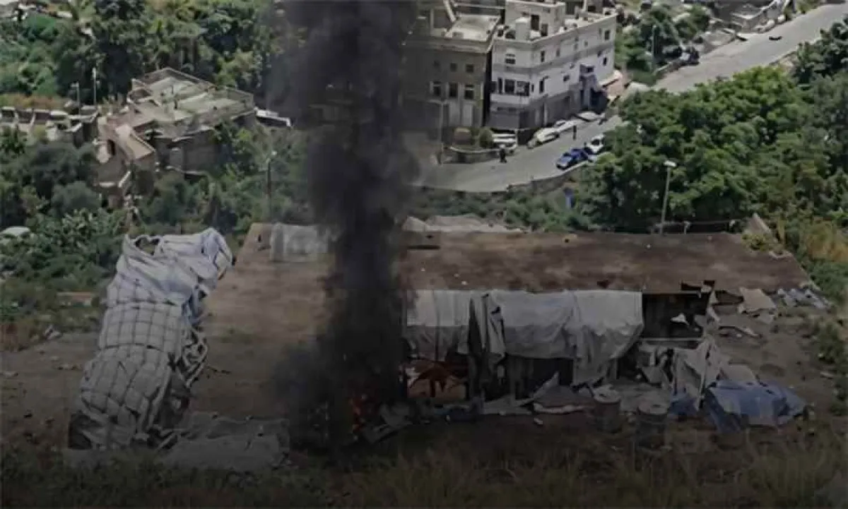 حريق يلتهم مساكن نازحين في مدينة جبلة بمحافظة إب وخسائر مادية واسعة