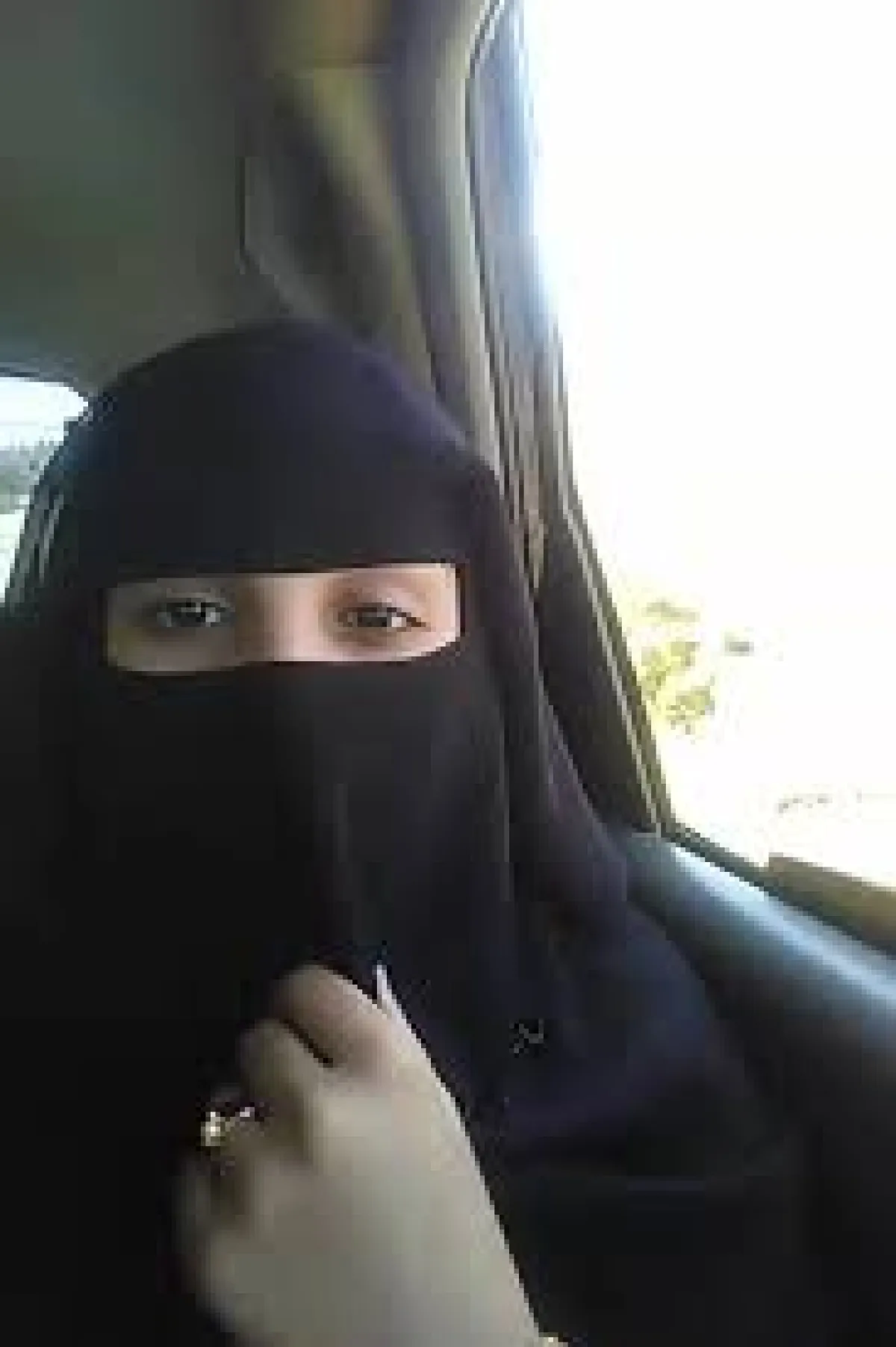 طالبة جامعية تنام داخل مركز أمني بالمكلا.. تعرّف على تفاصيل القصة!