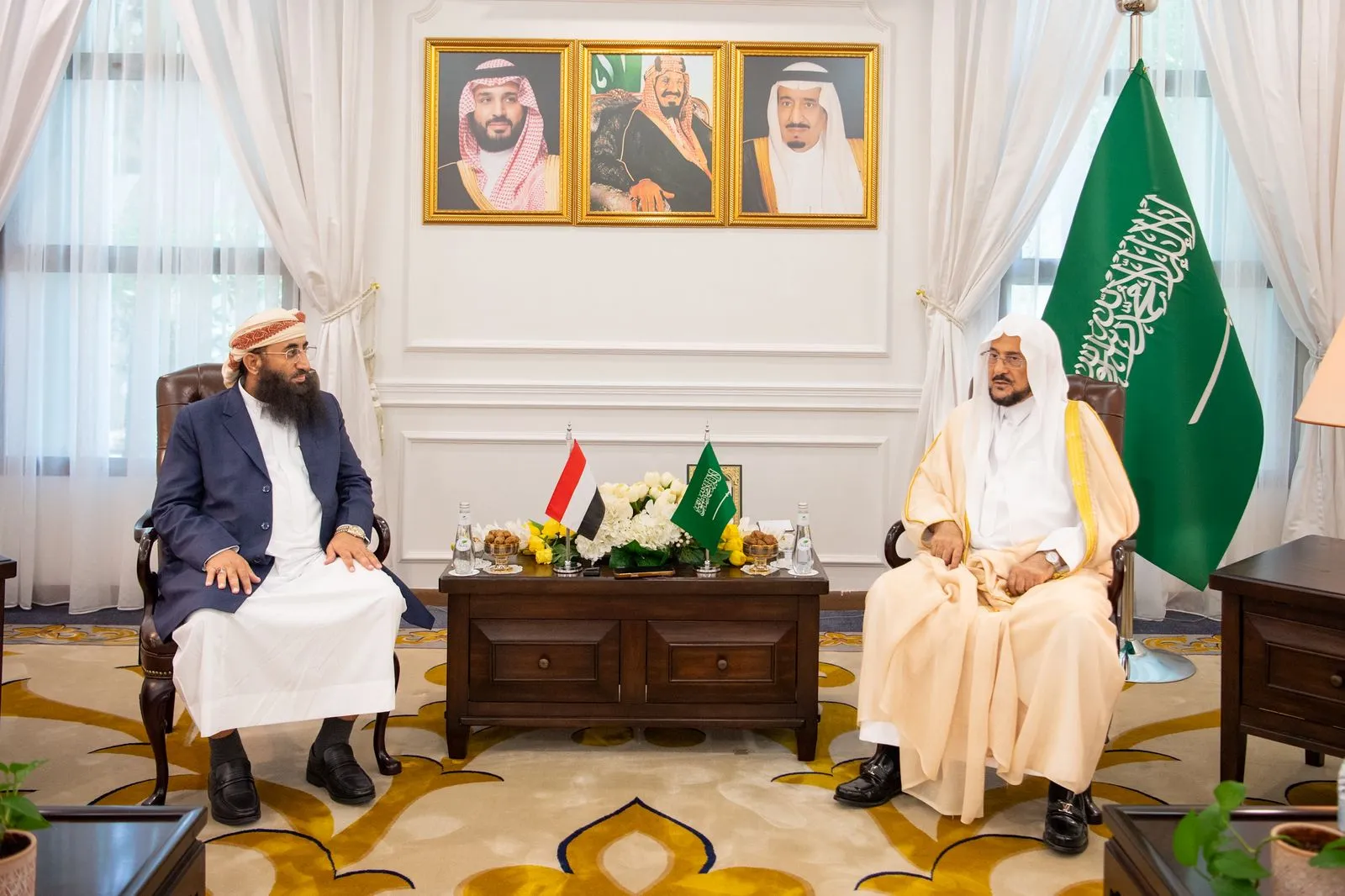 وزير الأوقاف يبحث مع وزير الشؤون الإسلامية السعودي تعزيز التعاون المشترك بجدة