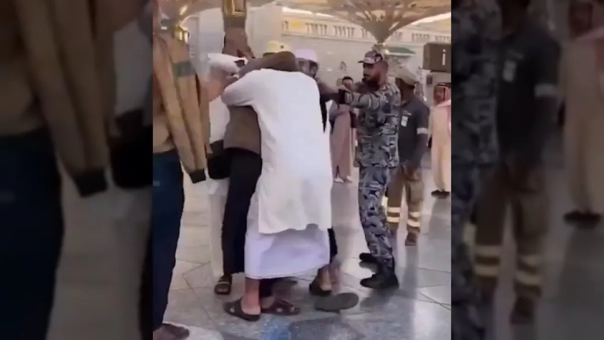 بالفيديو.. شاب باكستاني يخنق والده في الحرم المكي ظناً أن موته هناك دخول للجنة