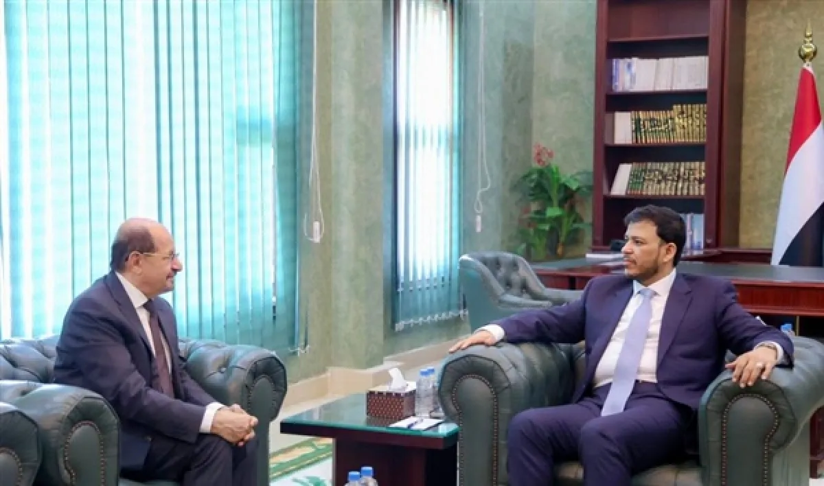 الدكتور العليمي يشيد بجهود الحكومة في مسار الإصلاحات الاقتصادية والإدارية
