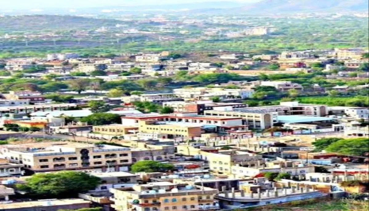 رغم ملايين الدعم الدولي.. الحوثي يقطع الماء عن أحياء إب والمواطن يتجه لشراء صهاريج باهظة