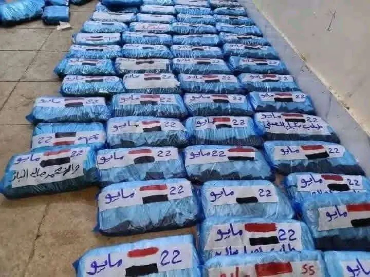 في ذكرى 22 مايو .. بائع قات يعبّر عن حبه للوحدة بطريقته الخاصة