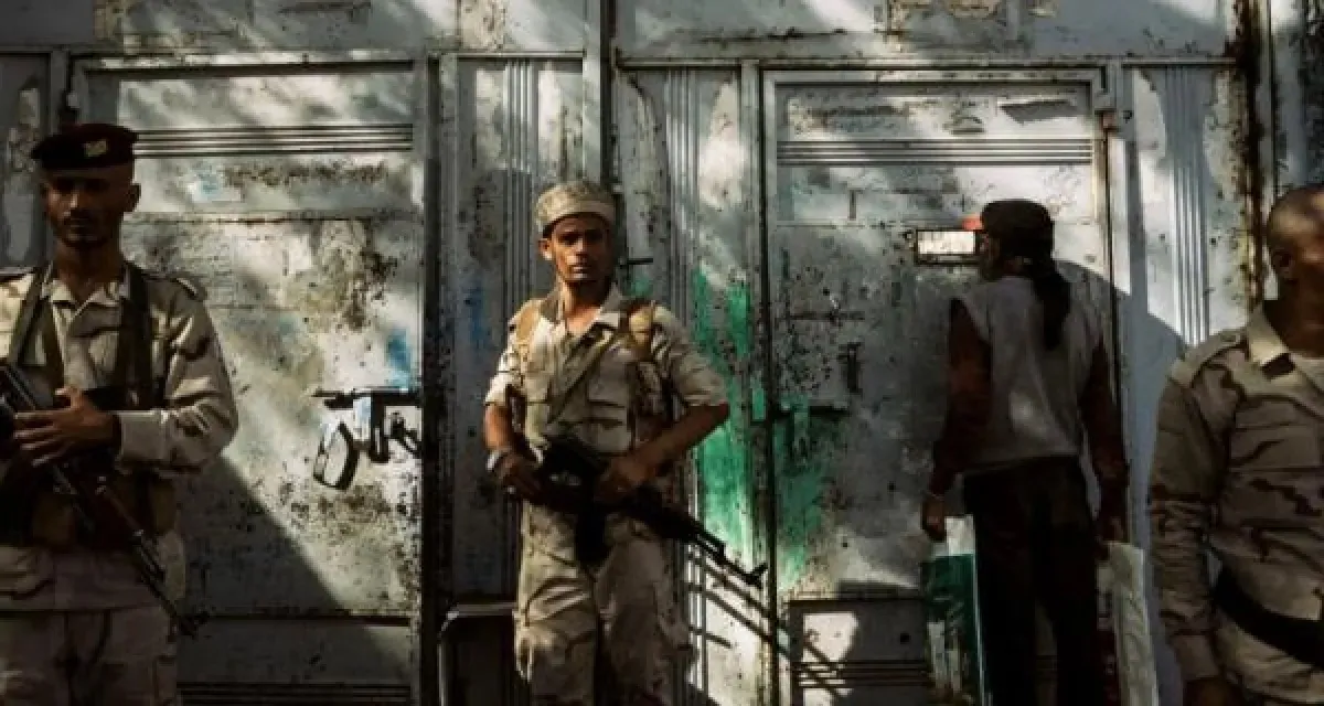 احتجاجات وفوضى في سجن المحويت على خلفية اعتداء وحشي على سجين مسن