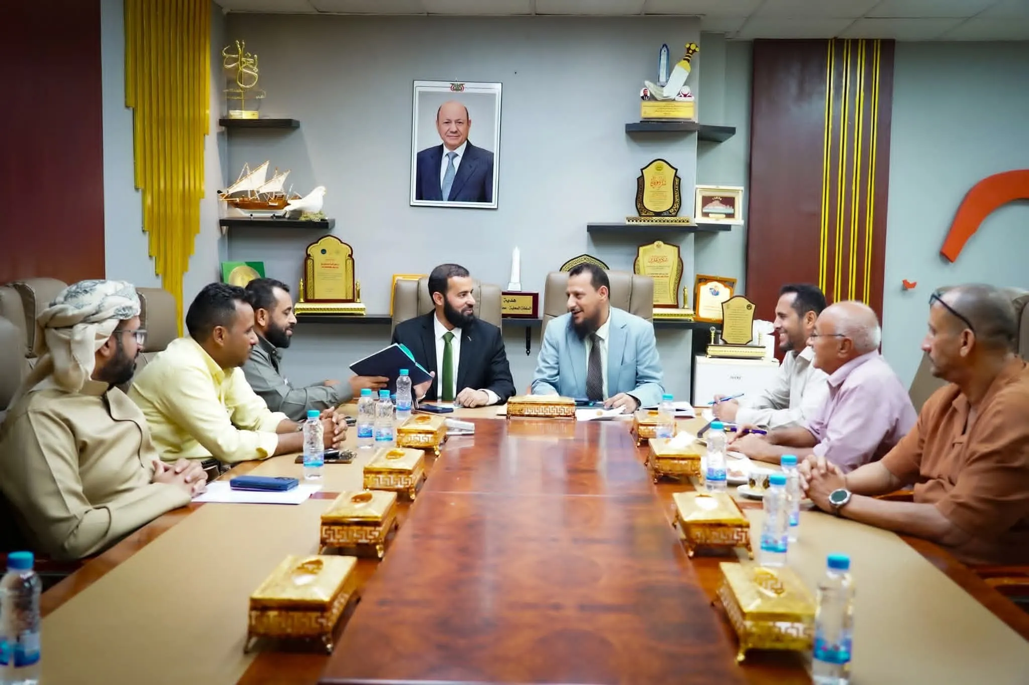 شيخ والرباش يناقشان آليات العمل المشترك في القطاعات الخدمية والتنموية والأمنية بين المحافظين