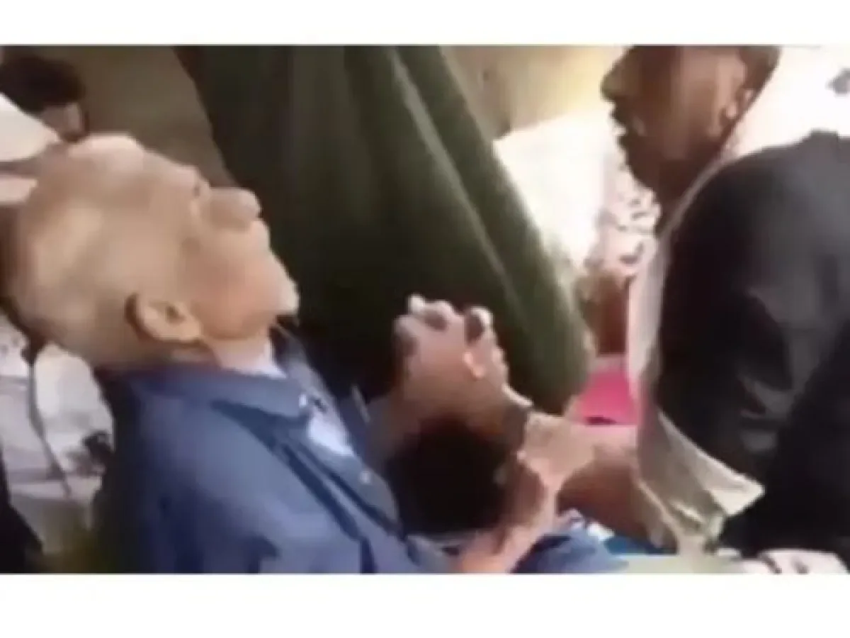  رجل مسن ينهار بعد تلقيه خبر وفاة ابنه في حادث العبر 