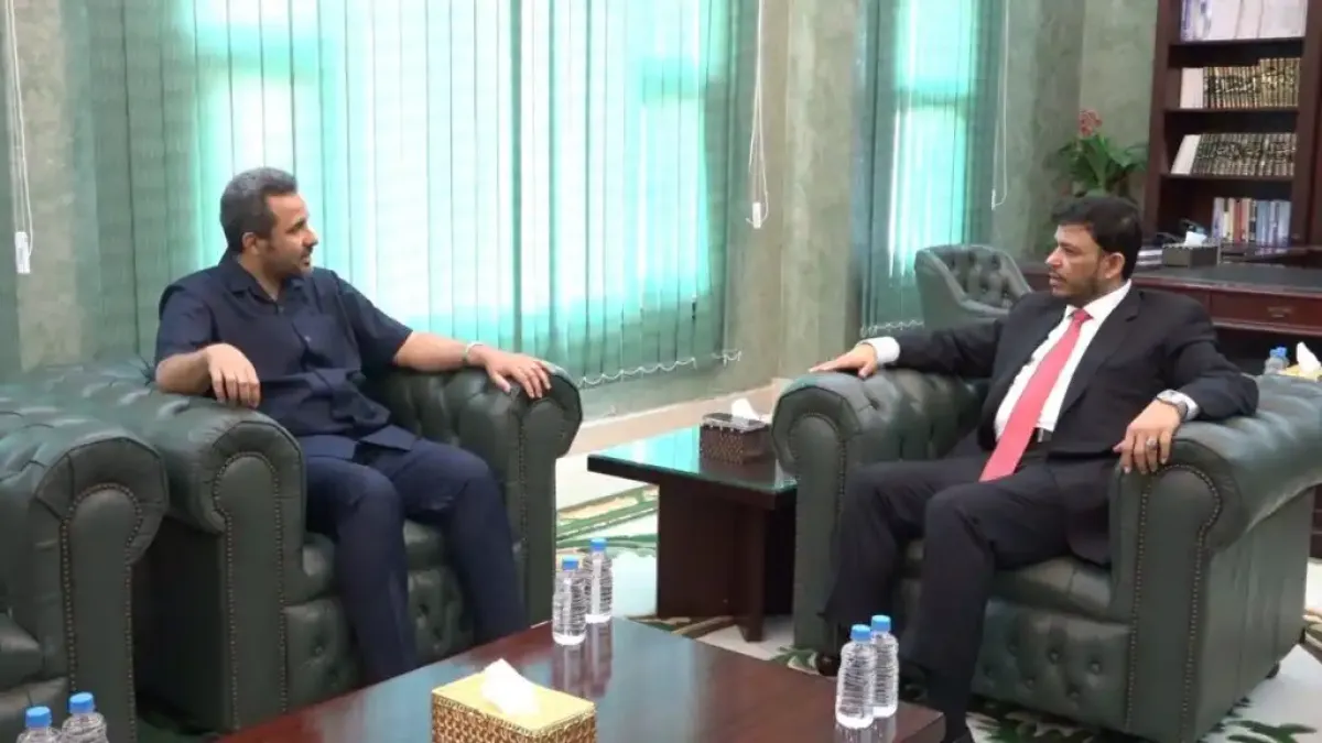 عضو مجلس القيادة الدكتور عبدالله العليمي يلتقي محافظ لحج