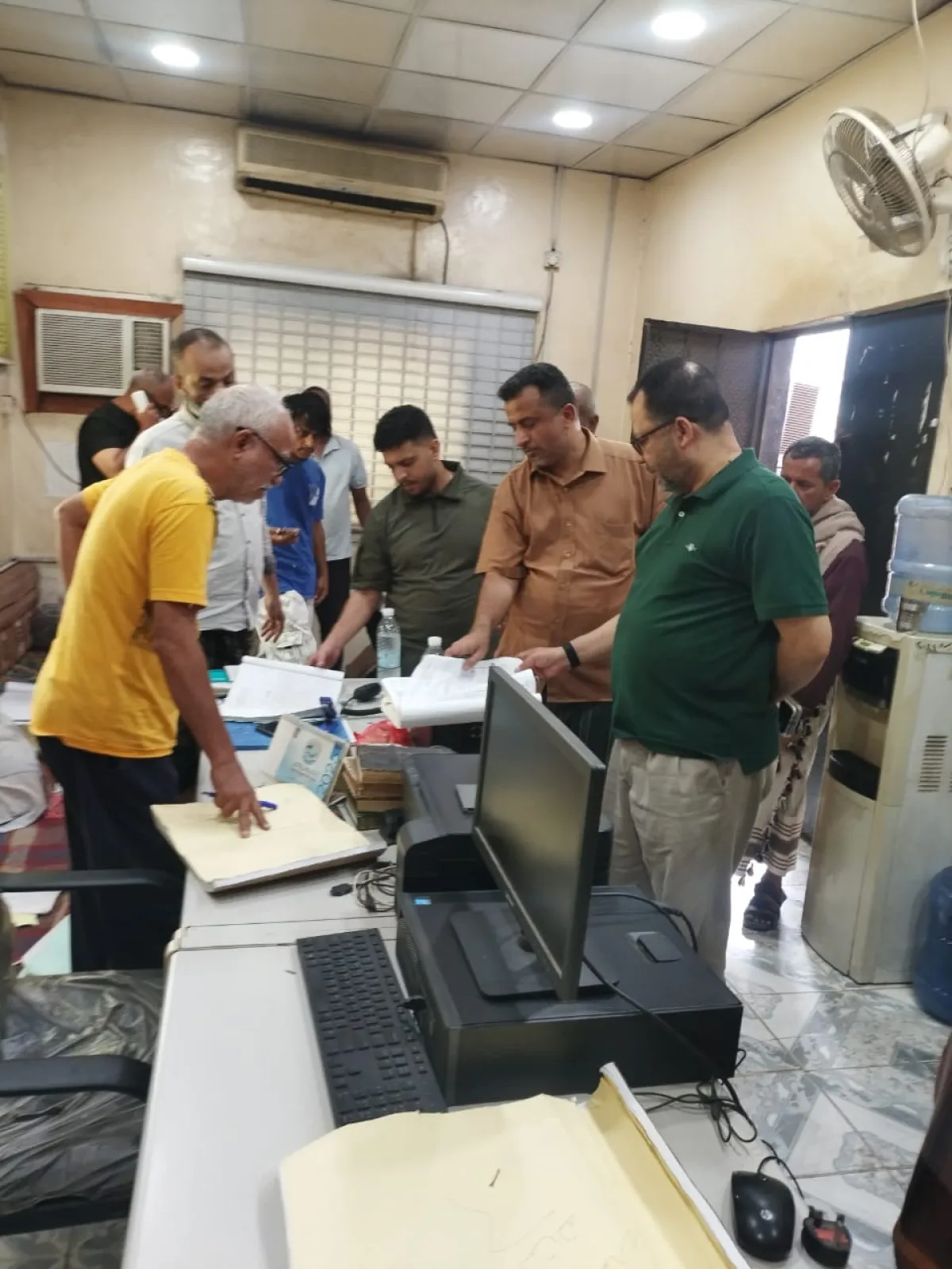 وزير الكهرباء والطاقة يطلع على جاهزية مراكز الطوارئ ويشيد بجهود الفرق الفنية