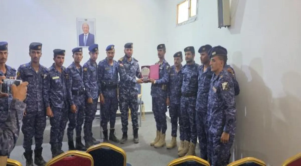 دركم يلتقي الضباط الخريجين من منتسبي النجدة بمأرب ويشيد بدورهم الوطني