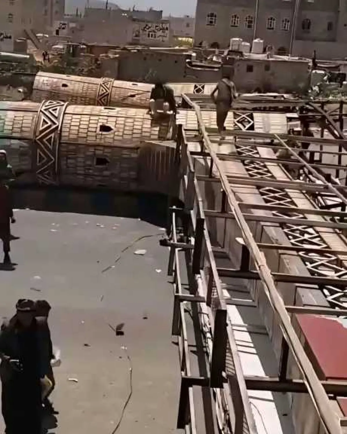 حادث مروع ظهر الجمعة.. انهيار إنشائي في سوق شعبي بصنعاء.. ومطالب بتحرك فوري