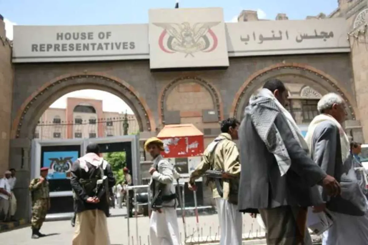 الحوثيون يصدرون توجيهات لرفع حصانة عضو  مجلس شورى تمهيدًا للاستيلاء على أراضٍ عائدة له (وثائق)