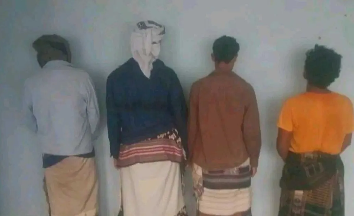 أمن أبين يعلن ضبط 4 متهمين بقضايا تقطع وابتزاز السائقين