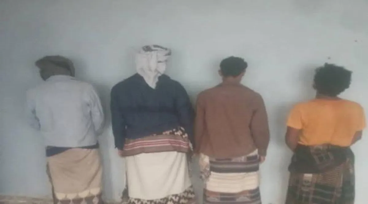  أمن خنفر يضبط أربعة متهمين بقضايا تقطع وابتزاز بطريق الحرور
