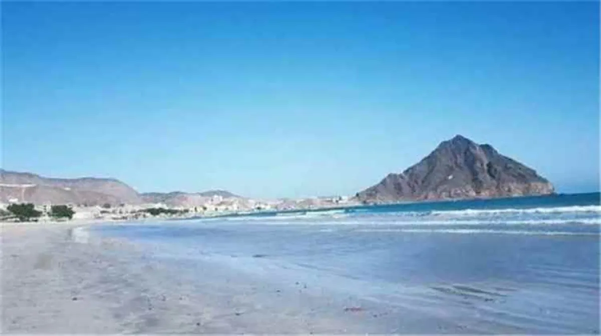 الأرصاد تتوقع استمرار الأجواء شديدة الحرارة وأمطاراً رعدية وتحذر من اضطراب البحر حول سقطرى