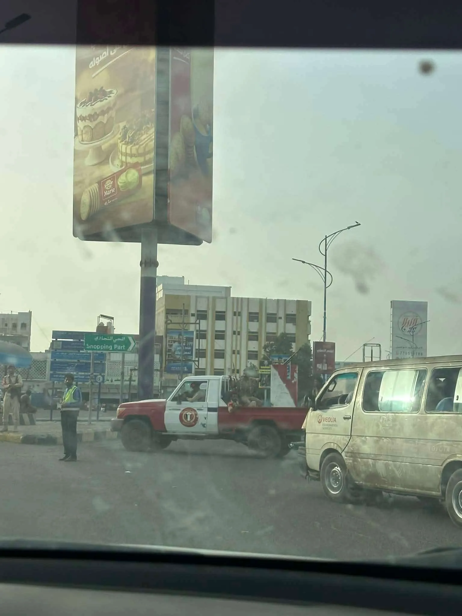 عاجل: قوات عسكرية تمنع وقفة احتجاجية نسائية في ساحة العروض بخور مكسر تندد باغتصا ب طفل بعدن