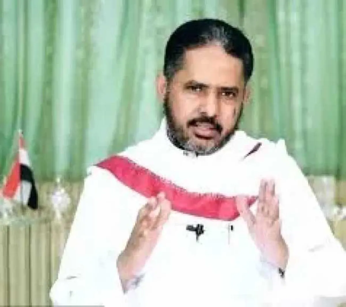 ”الشعب لم يعد يملك الصبر”.. عضو شورى يمني يفجر مفاجأة مدوية ويُحذّر من ”انفجار وشيك”