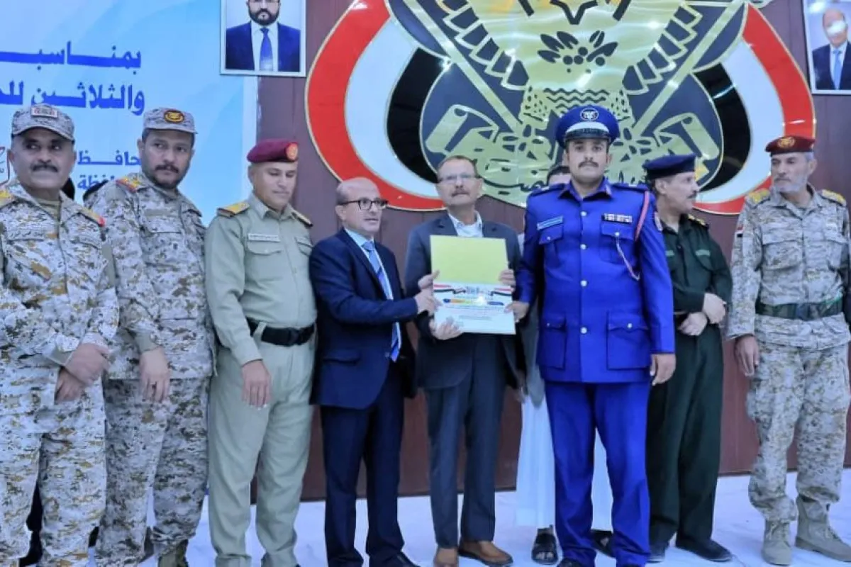 مارب..السلطة المحلية بمحافظة إب تكرّم 137 خريجاً من كلية الطيران والدفاع الجوي من أبناء المحافظة
