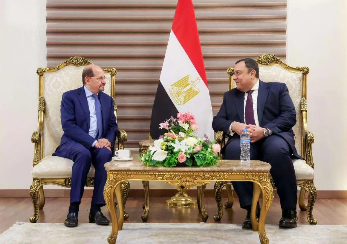 رئيس الوزراء وزير الخارجية يصل القاهرة للمشاركة في أعمال الدورة التاسعة للحوار الاستراتيجي اليمني - المصري*