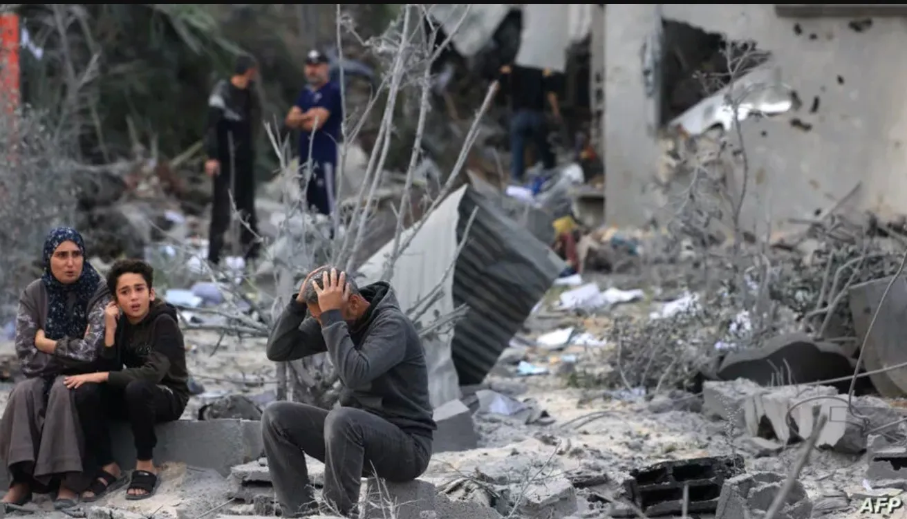 مركز حقوقي يوجه نداءً عاجلاً لإنقاذ أكثر من 120 يمنياً عالقاً في قطاع غزة