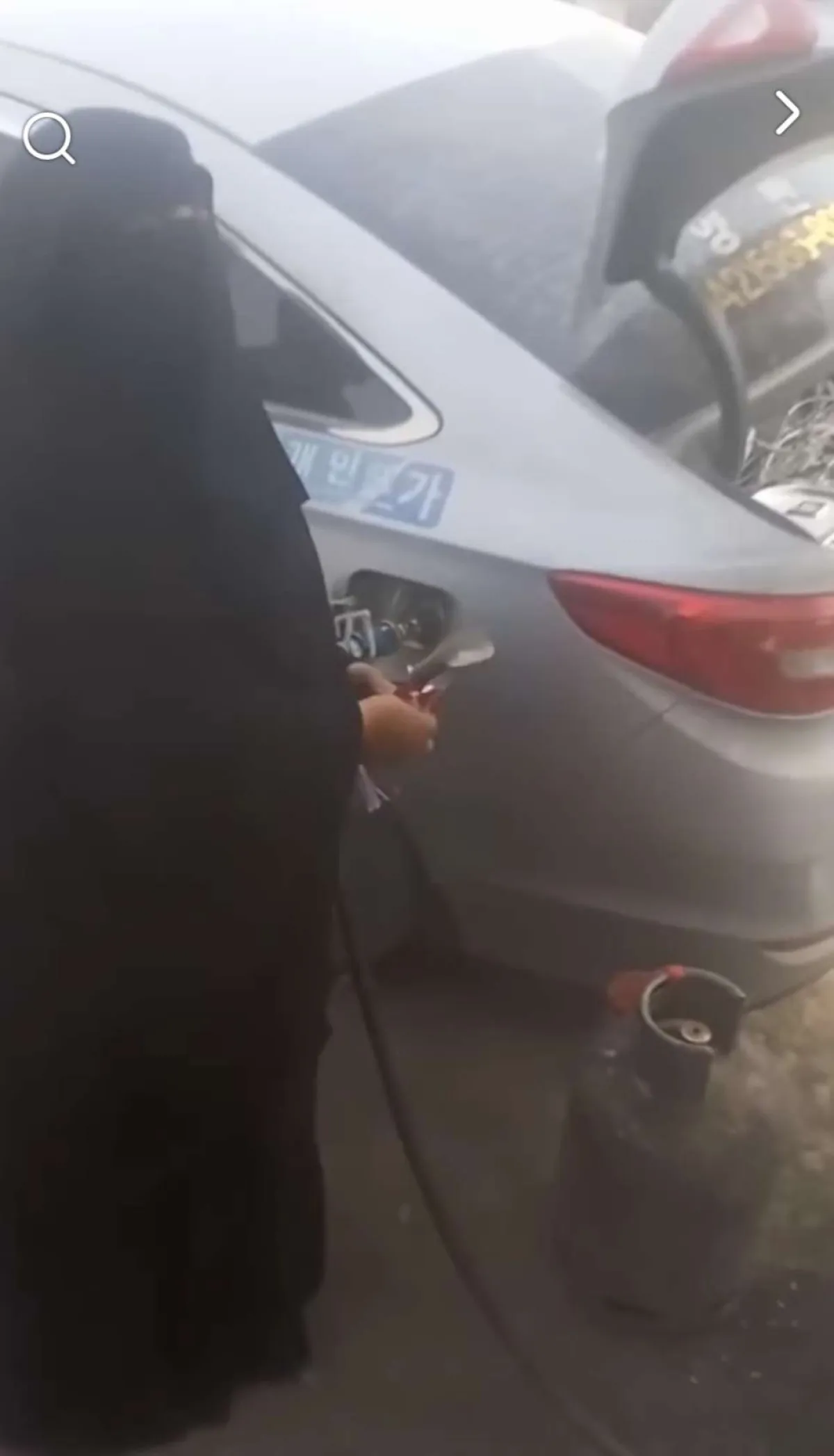امرأة تهدد بإحراق نفسها في مأرب لهذا السبب !