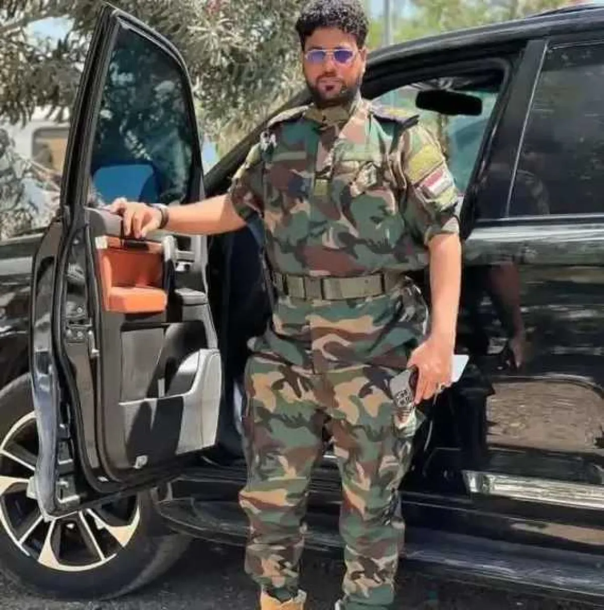 بعد فضيحة إفراج ”اغتصاب الجحافي”... مدير أمن عدن يُقيل قيادياً ويُكلّف وجهاً جديداً