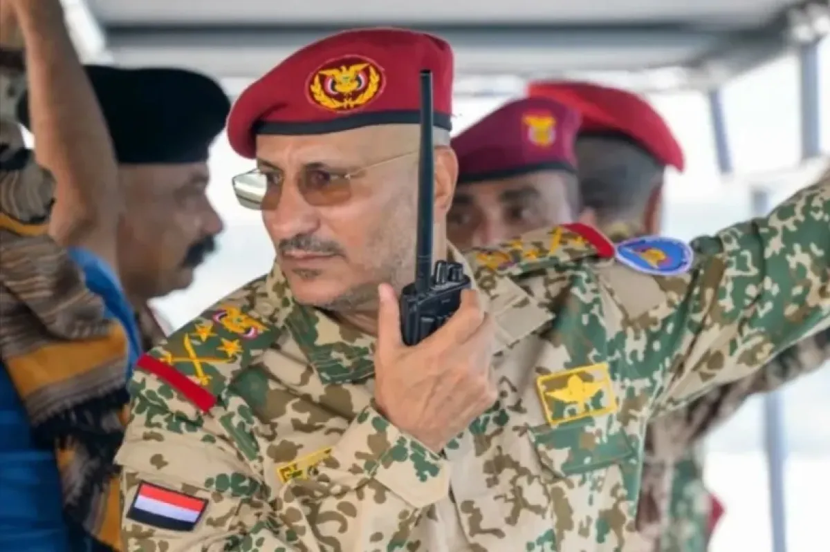 ظهور استثنائي لطارق صالح .. إطلالة غير مسبوقة لقائد المقاومة الوطنية في حدث يُسجَّل لأول مرة  