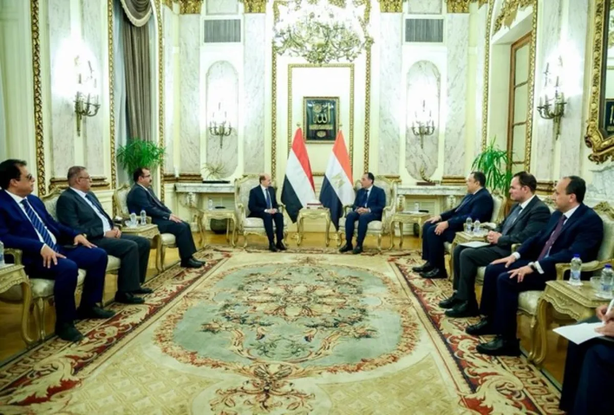 مباحثات يمنية مصرية في القاهرة تركز على أمن البحر الأحمر والتحديات الاقتصادية