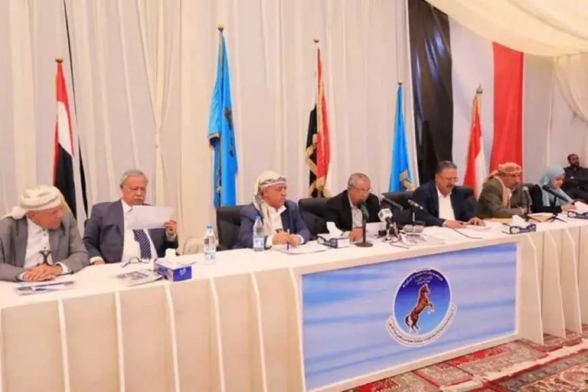 اجتماع مؤتمر صنعاء يثير موجة من التساؤلات بعد هجومه على التيار ومراقبون يتحدثون عن حالة قلق