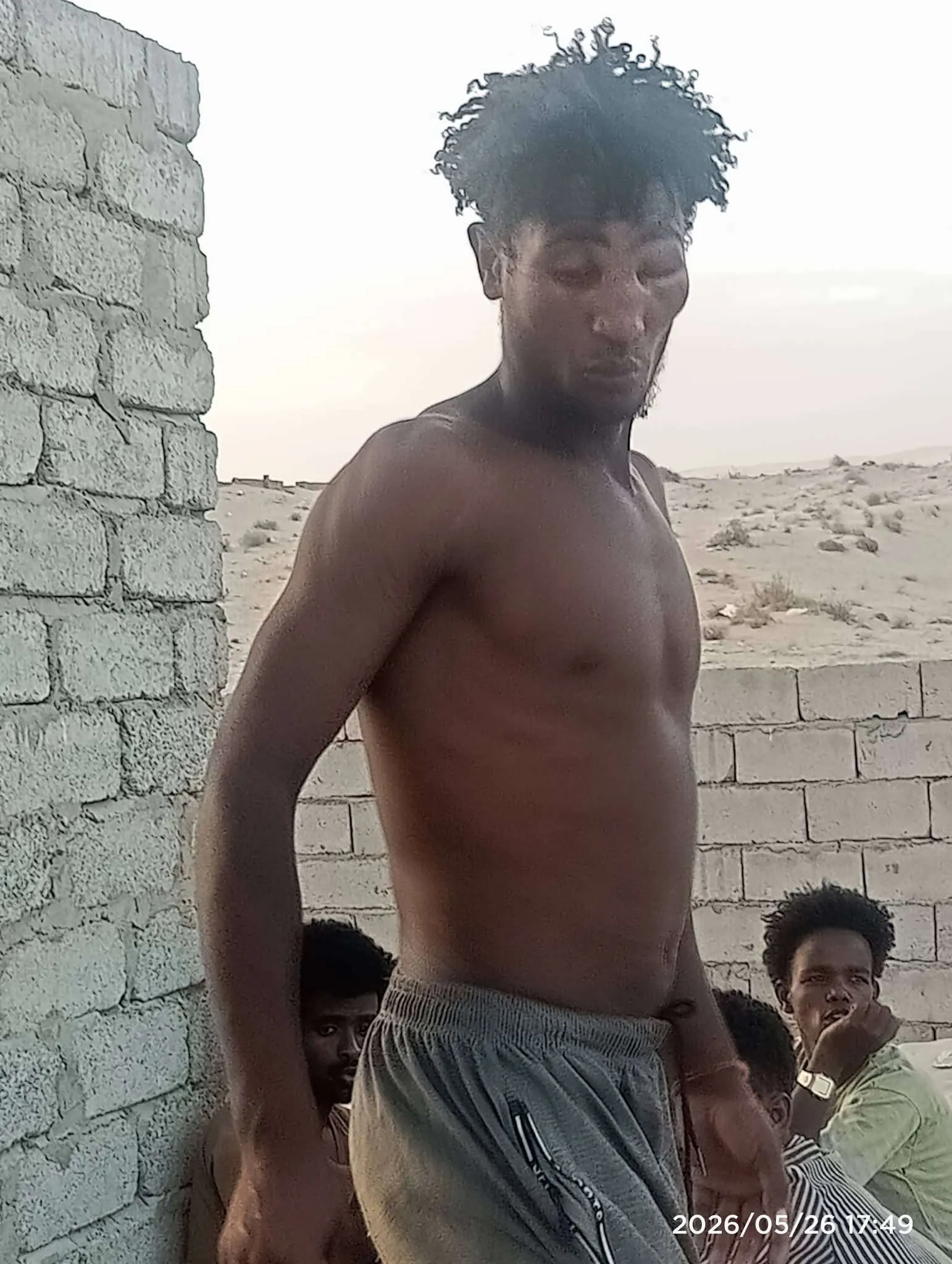 تعذيب لاجىء افريقي بصورة مرعبة يزم عرفة