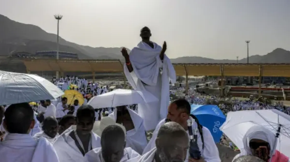 حجاج اليمن يؤدون ركن الحج الأعظم على صعيد عرفات