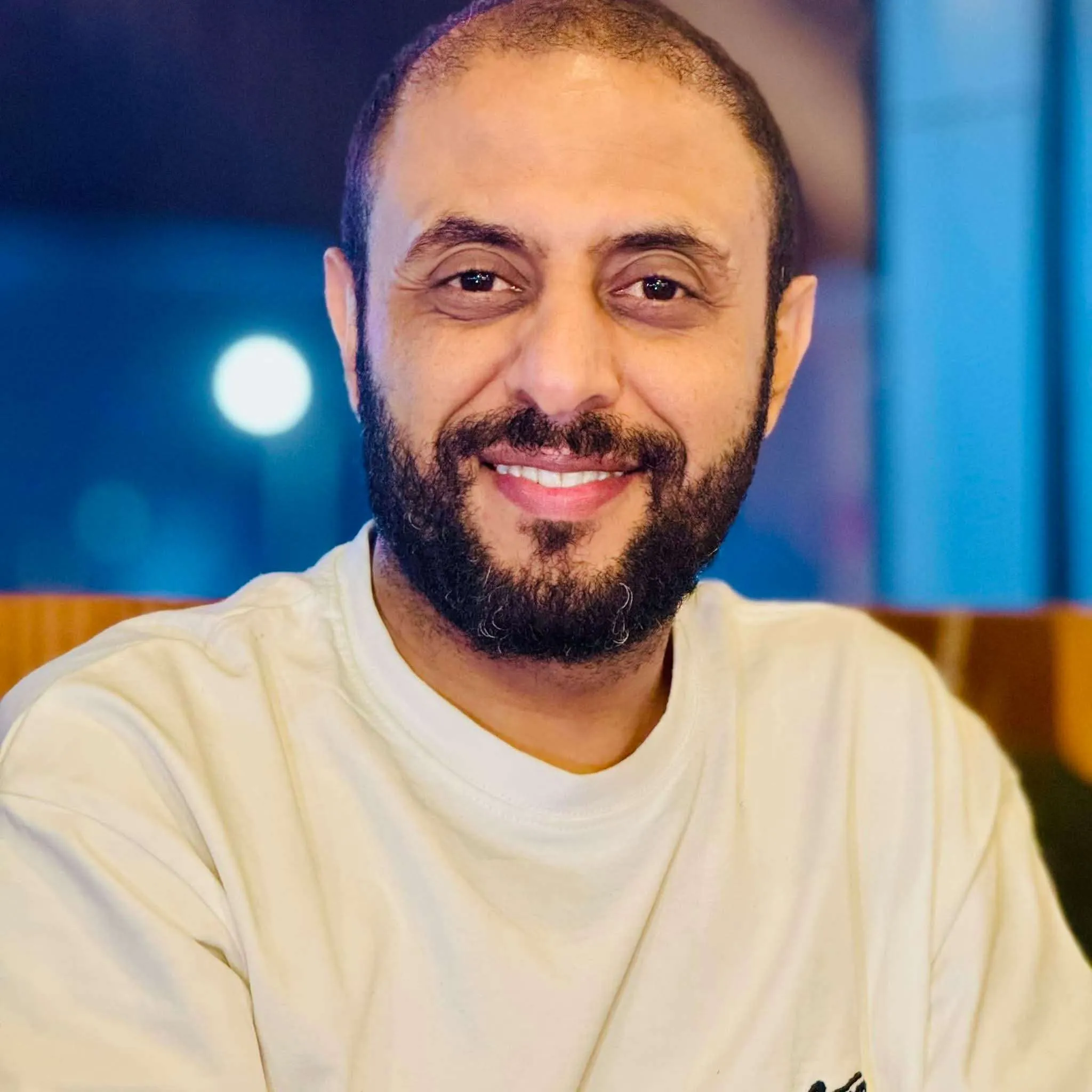 مذيع بارز : راجعوا ضمائركم و أفرحوا الناس !