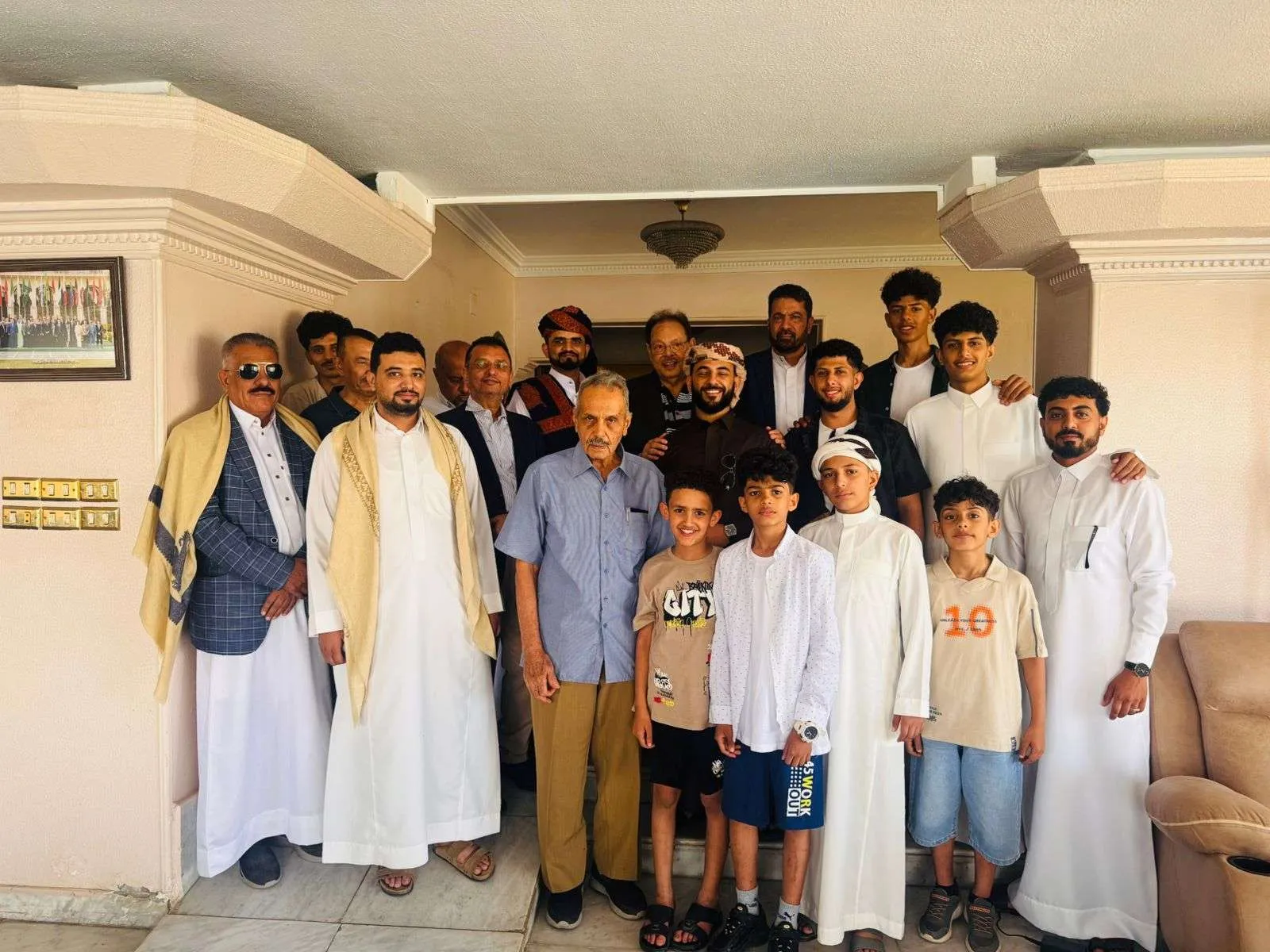 الرئيس علي ناصر محمد يستقبل المهنئين بعيد الأضحى المبارك
