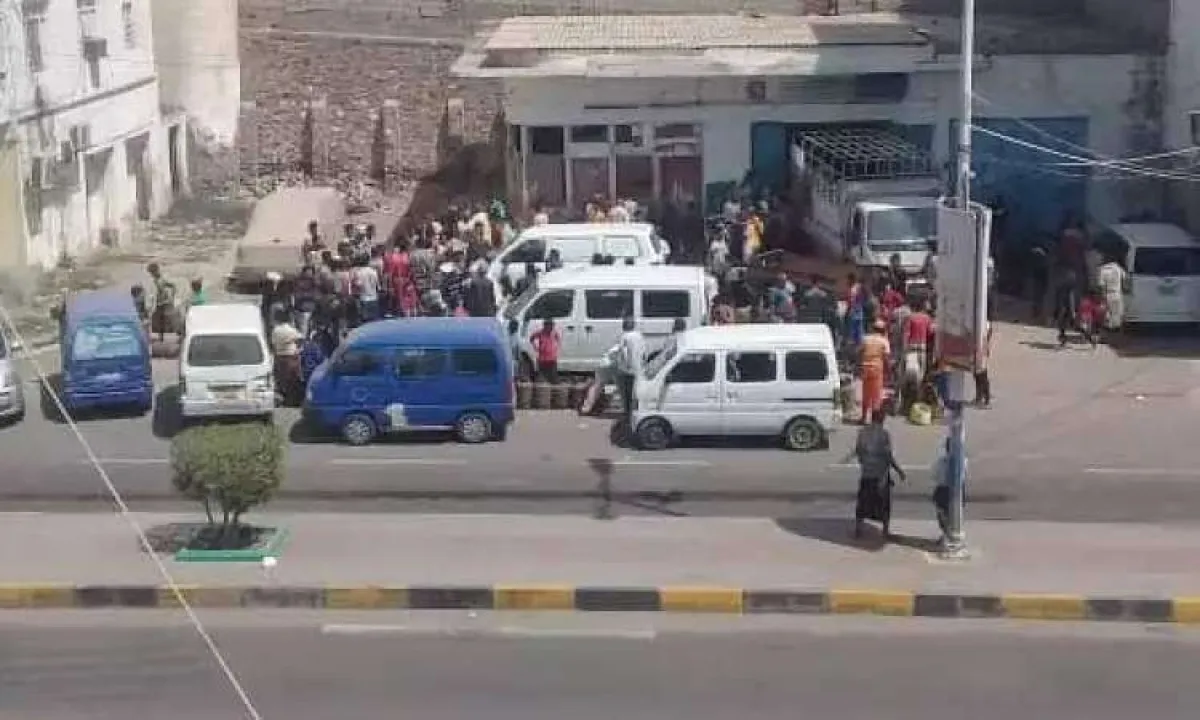 ​غموض يلف مصير 5 قواطر غاز بـعدن عقب انفراجة أزمة مأرب.. ومالكو المحطات يطالبون بتوضيحات